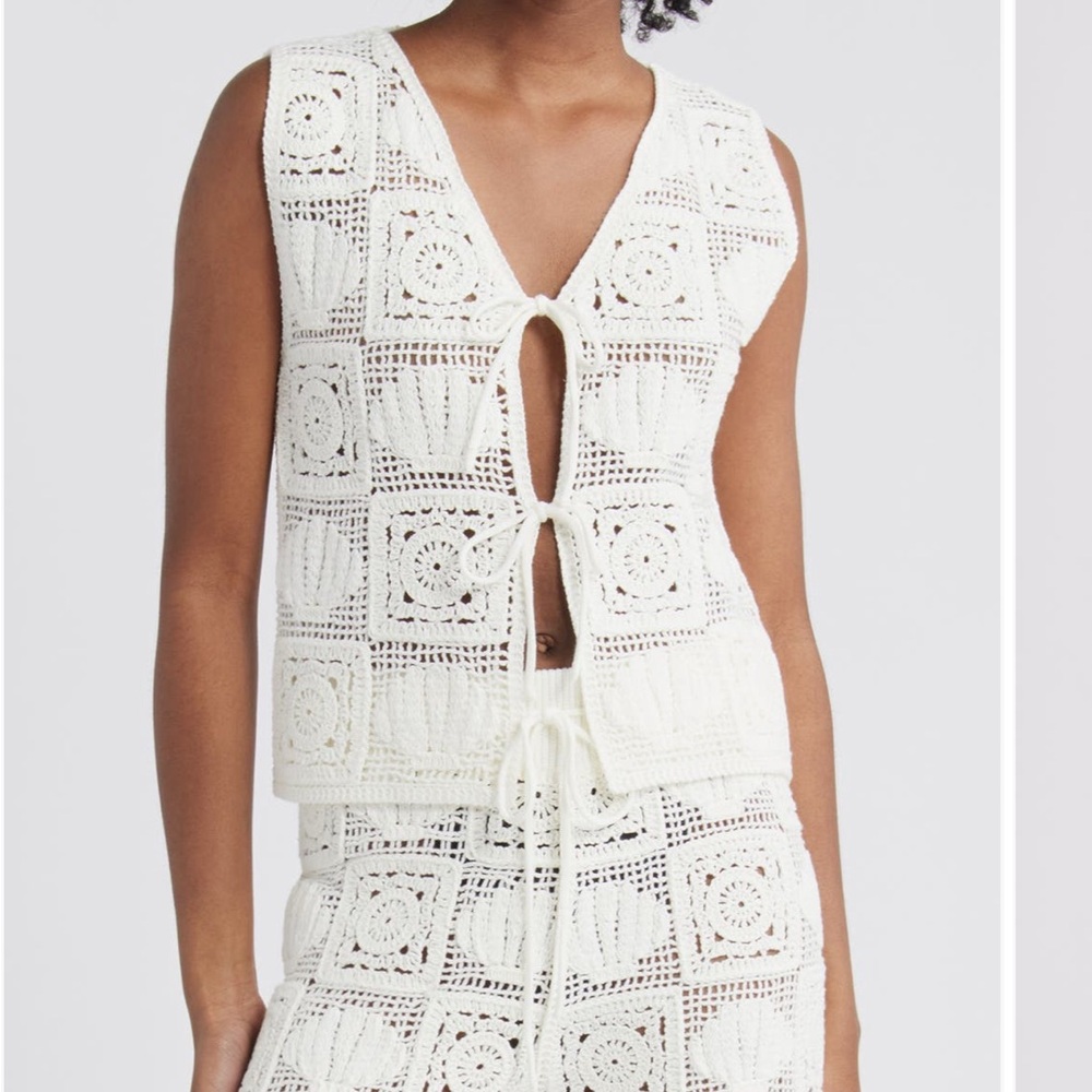 Sold! Rails Paz crochet stitch, sleeveless tie front top